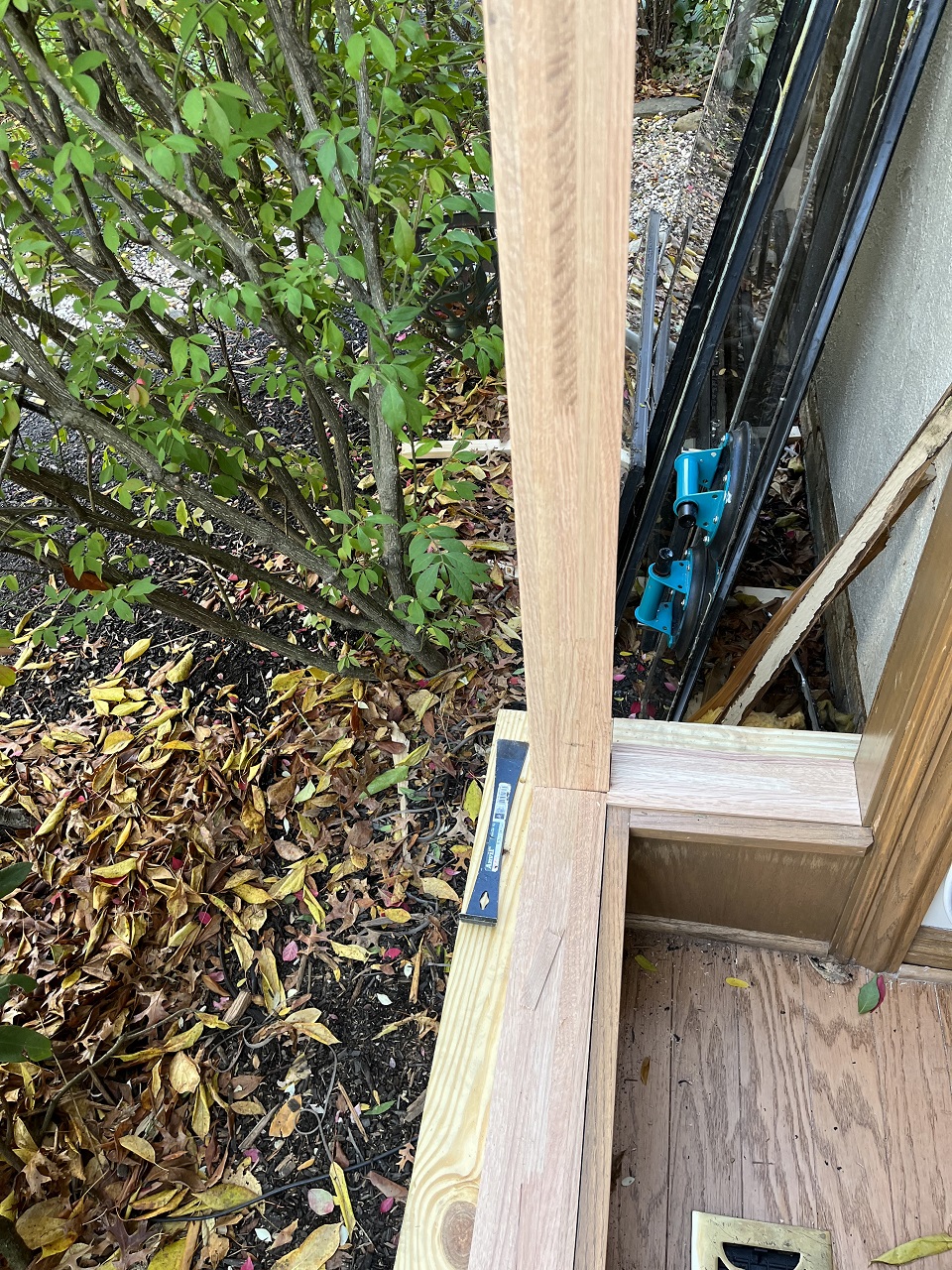 The window frame rotted before and after of work